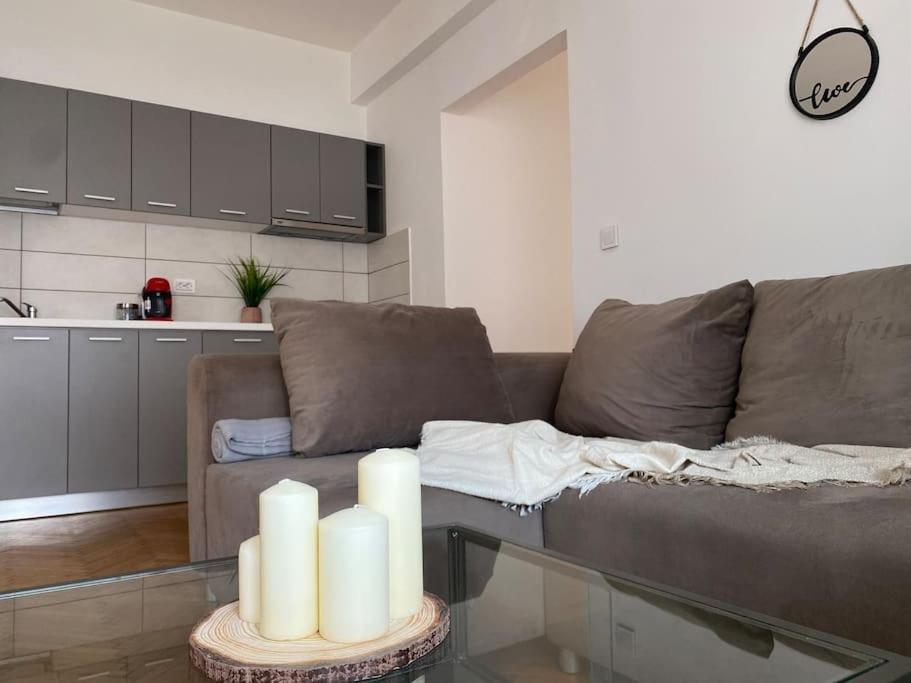2 Bedroom Apartment With Terrace In City Center Bukarest Exteriör bild
