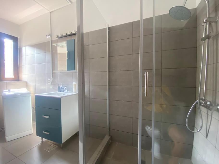 2 Bedroom Apartment With Terrace In City Center Bukarest Exteriör bild