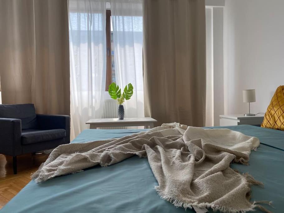 2 Bedroom Apartment With Terrace In City Center Bukarest Exteriör bild