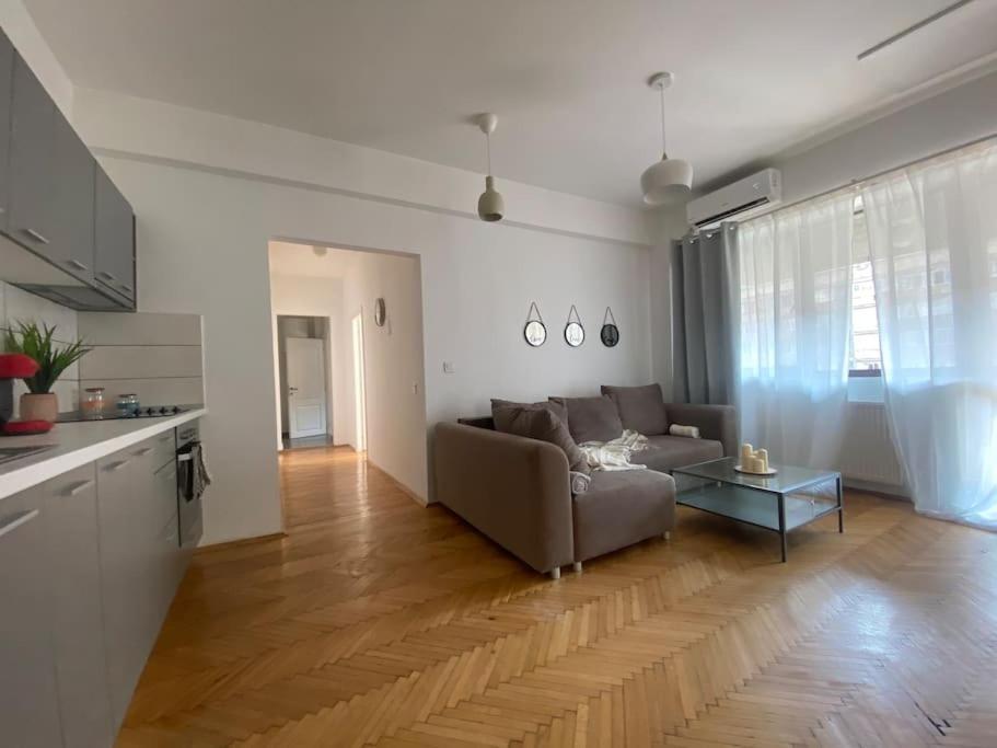 2 Bedroom Apartment With Terrace In City Center Bukarest Exteriör bild