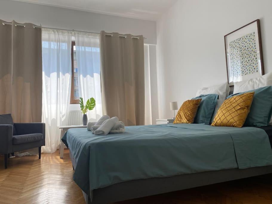 2 Bedroom Apartment With Terrace In City Center Bukarest Exteriör bild
